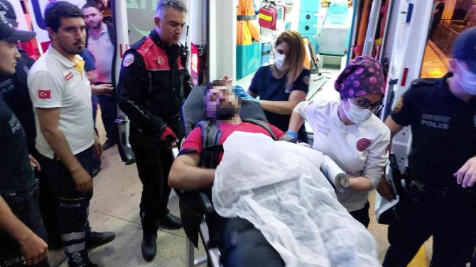 Silahlı saldırıya uğrayan karı-koca hastanelik oldu