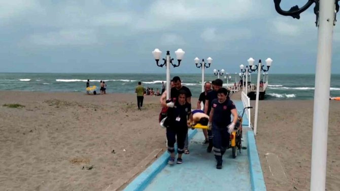 Tatile giden genç boğulma tehlikesi geçirdi