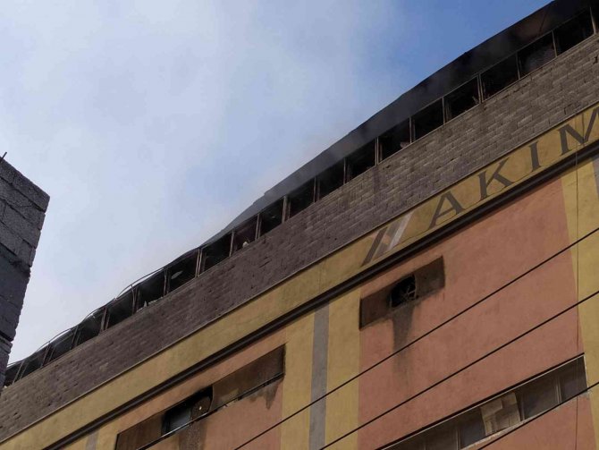 Terlik fabrikasında korkutan yangın