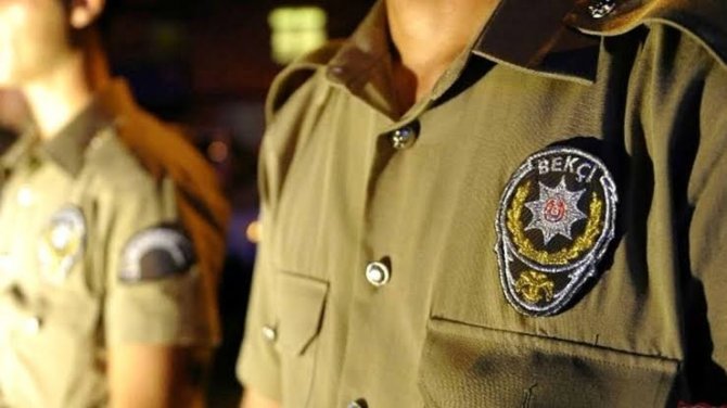 24 yıl aranması olan hükümlü bekçilerden kaçamadı