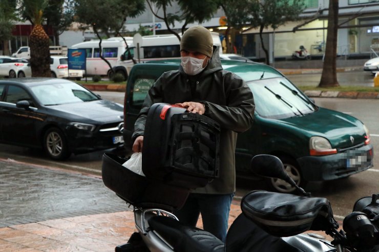 Adana’da hırsızlar kurye motosikletlerini çalıyor