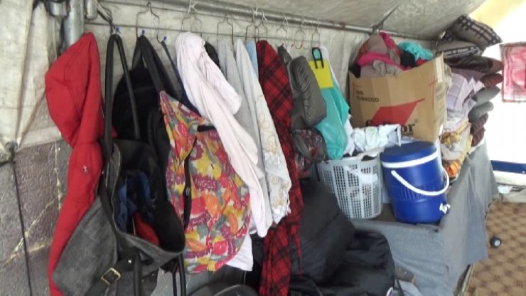 Çadırda yaşayan mevsimlik işçilerin çocukları okumak istiyor