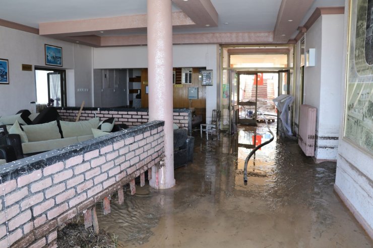 Düğünde sel paniği kamerada