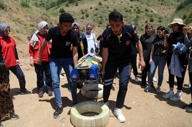 Geleceğin sağlıkçılarından gerçeğini aratmayan tatbikat