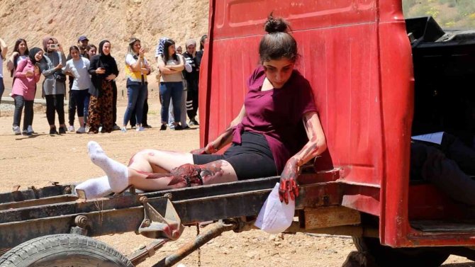 Geleceğin sağlıkçılarından gerçeğini aratmayan tatbikat