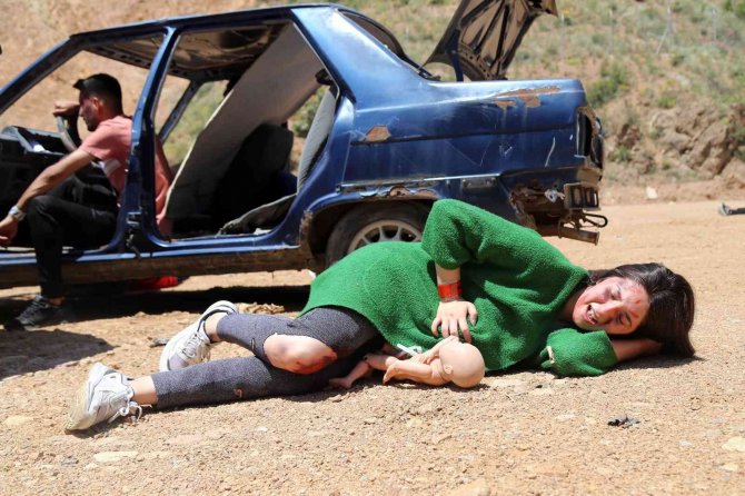 Geleceğin sağlıkçılarından gerçeğini aratmayan tatbikat