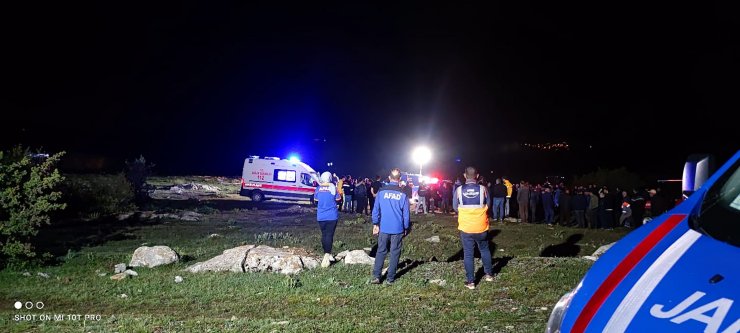 Hayvan otlatırken üzerine yıldırım düştü