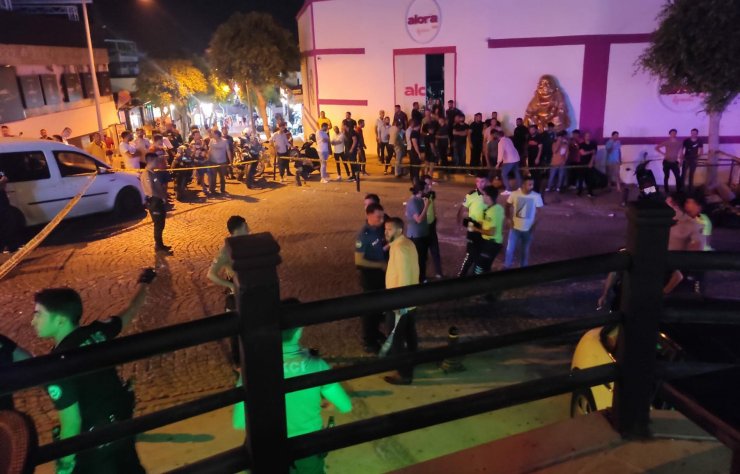 Kaldırıma çıkan otomobilin çarparak duvara sıkıştırdığı İngiliz turist öldü