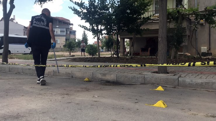 Kaldırımda yürürken silahlı saldırıya uğradı