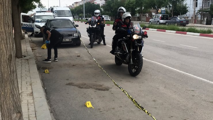 Kaldırımda yürürken silahlı saldırıya uğradı