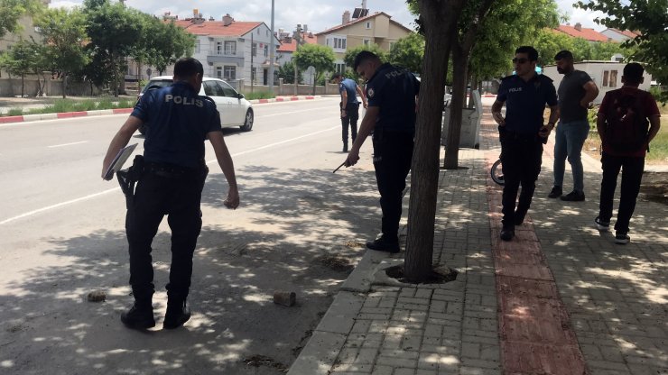 Kaldırımda yürürken silahlı saldırıya uğradı