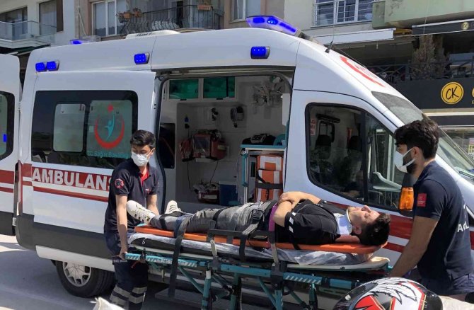 Motosikletten düşen kurye yaralandı