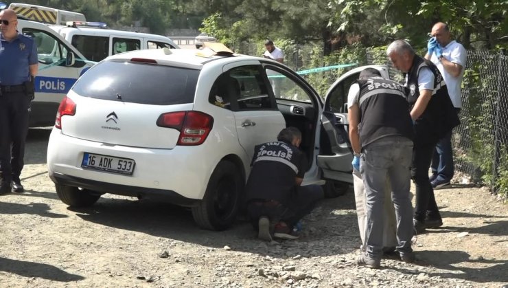Otomobilde tabancayla başından vurulmuş cesedi bulundu