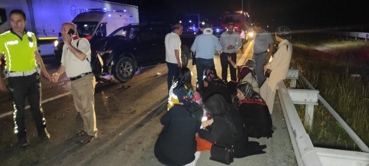 4 aracın karıştığı zincirleme kazada 15 yaralı