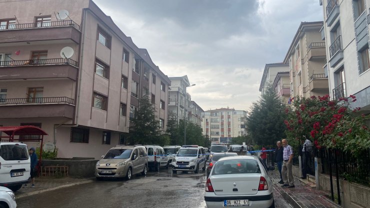 Boşanma aşamasındaki eşini öldürüp, intihar etti