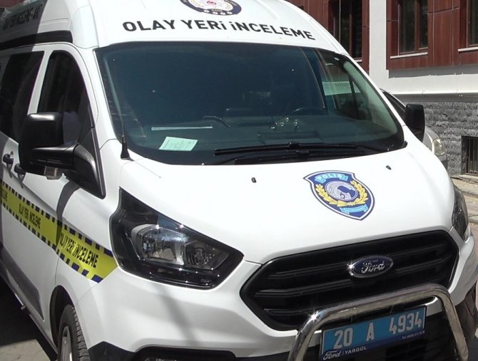 Çatıdan düşen işçi kurtarılamadı