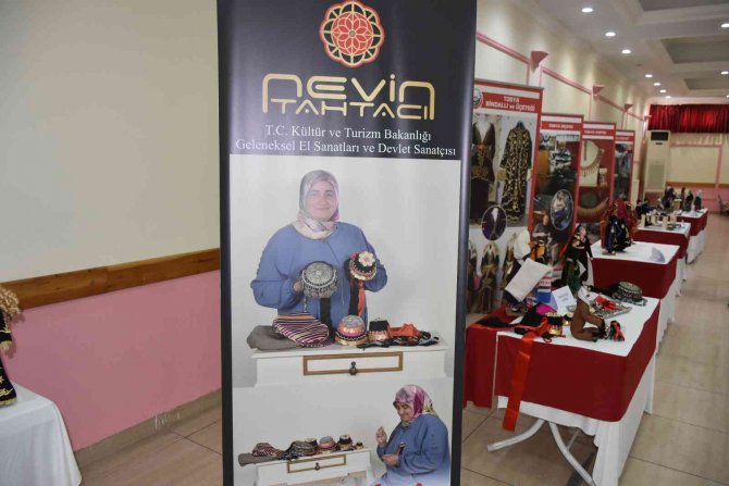 Devlet sanatçısı minyatür bebeklerle kültürü yaşatıyor