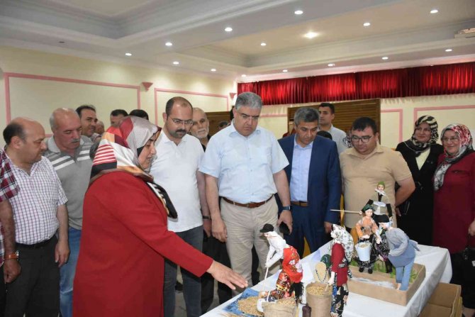 Devlet sanatçısı minyatür bebeklerle kültürü yaşatıyor