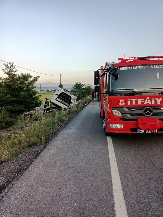 İçecek yüklü tır şarampole devrildi