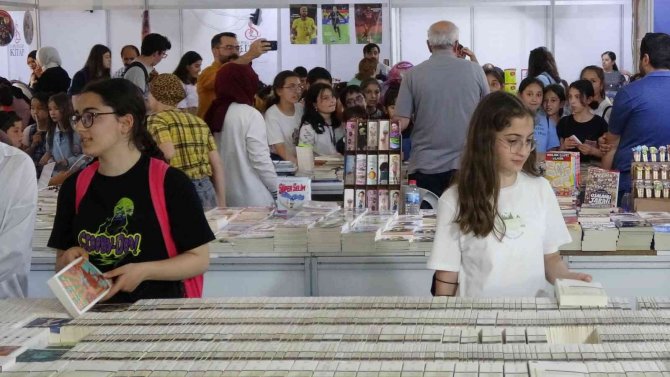 Kitap fuarına 7’sinden 70’ine yoğun ilgi