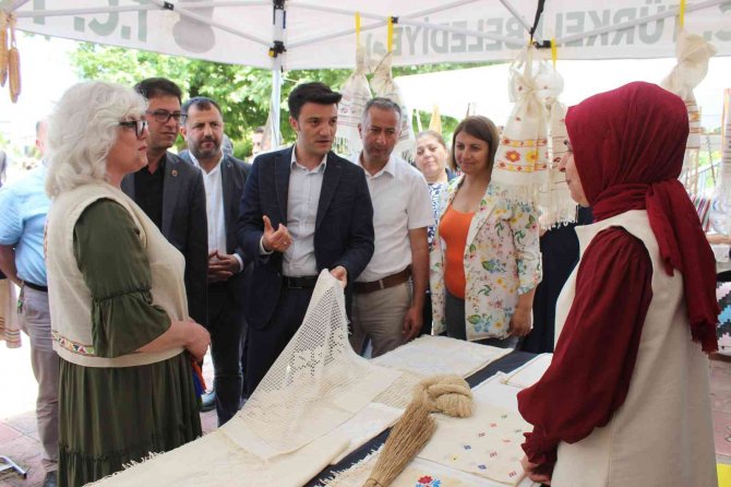 Kursiyerlerden yıl sonu sergisi