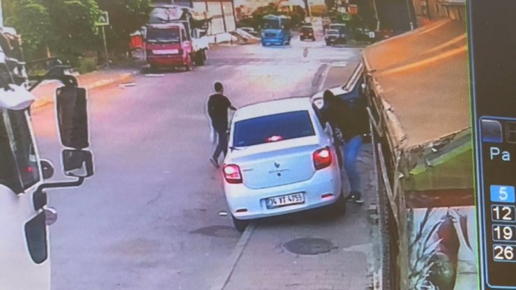 Marketten 80 bin liralık sigara çaldılar 