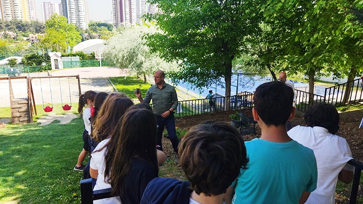 Öğrenciler okul bahçesinde sebze-meyve yetiştiriyor