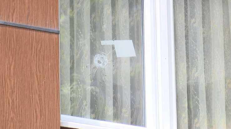 Önce eşini yaraladı sonra rehin aldı