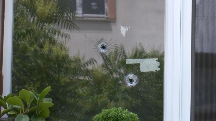 Önce eşini yaraladı sonra rehin aldı