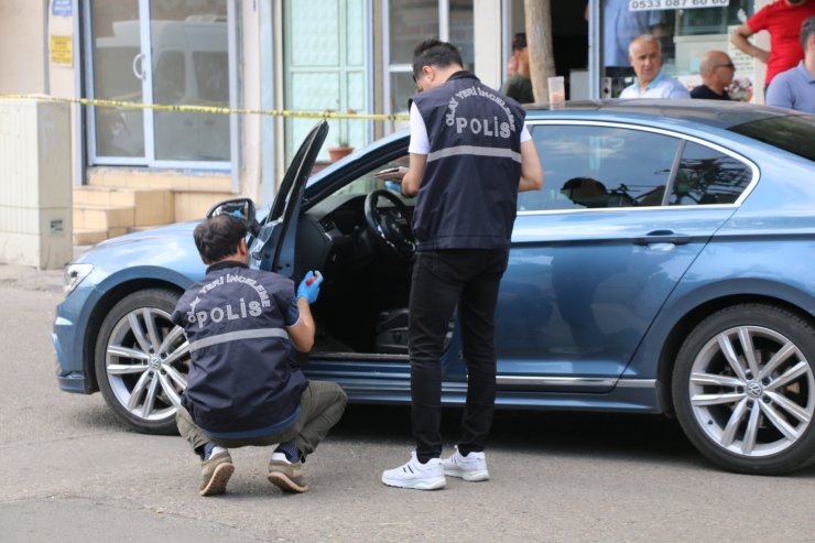 Otomobilinde silahlı saldırıda yaralandı