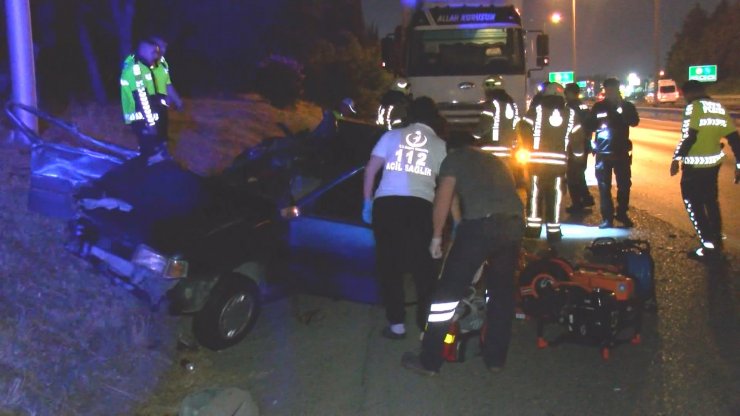 TEM Otoyolu’nda otomobil tır’a çarptı