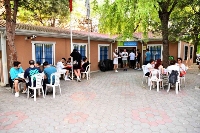 Üniversite öğrencilerinin çok sevdiği ücretsiz yemek hizmeti devam ediyor