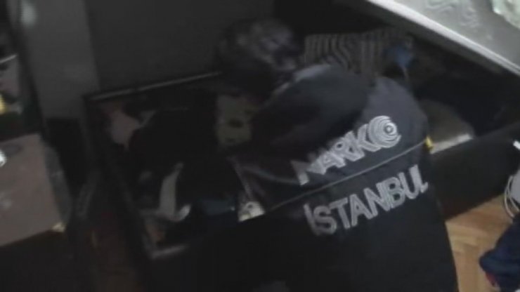 Uyuşturucu satıcılarına operasyon kamerada