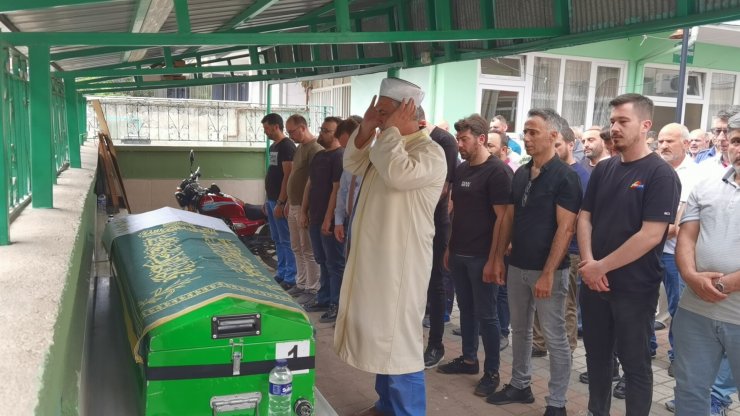 Yeni satın aldığı motosikletiyle evine dönerken kazada öldü