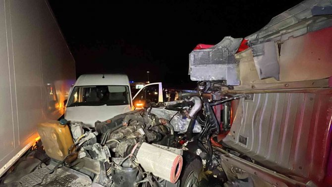 Zincirleme kaza: 12 yaralı