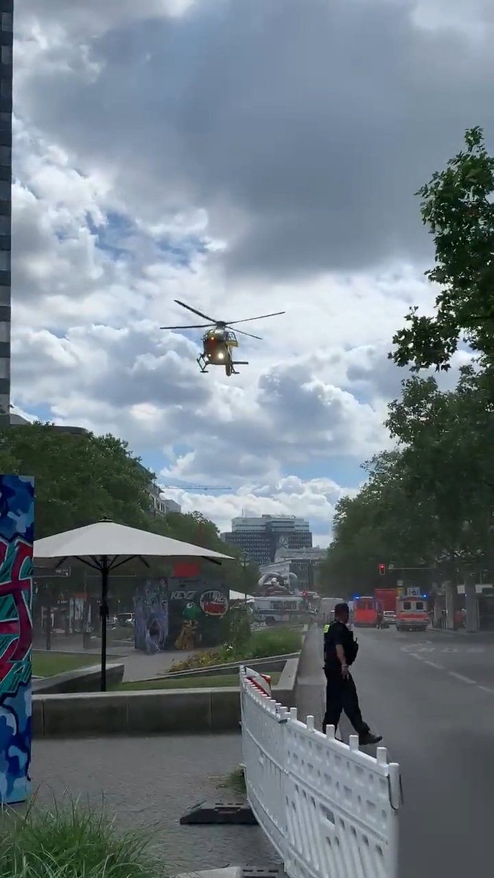 Berlin’de kalabalığın arasına dalan aracın şoförü yakalandı