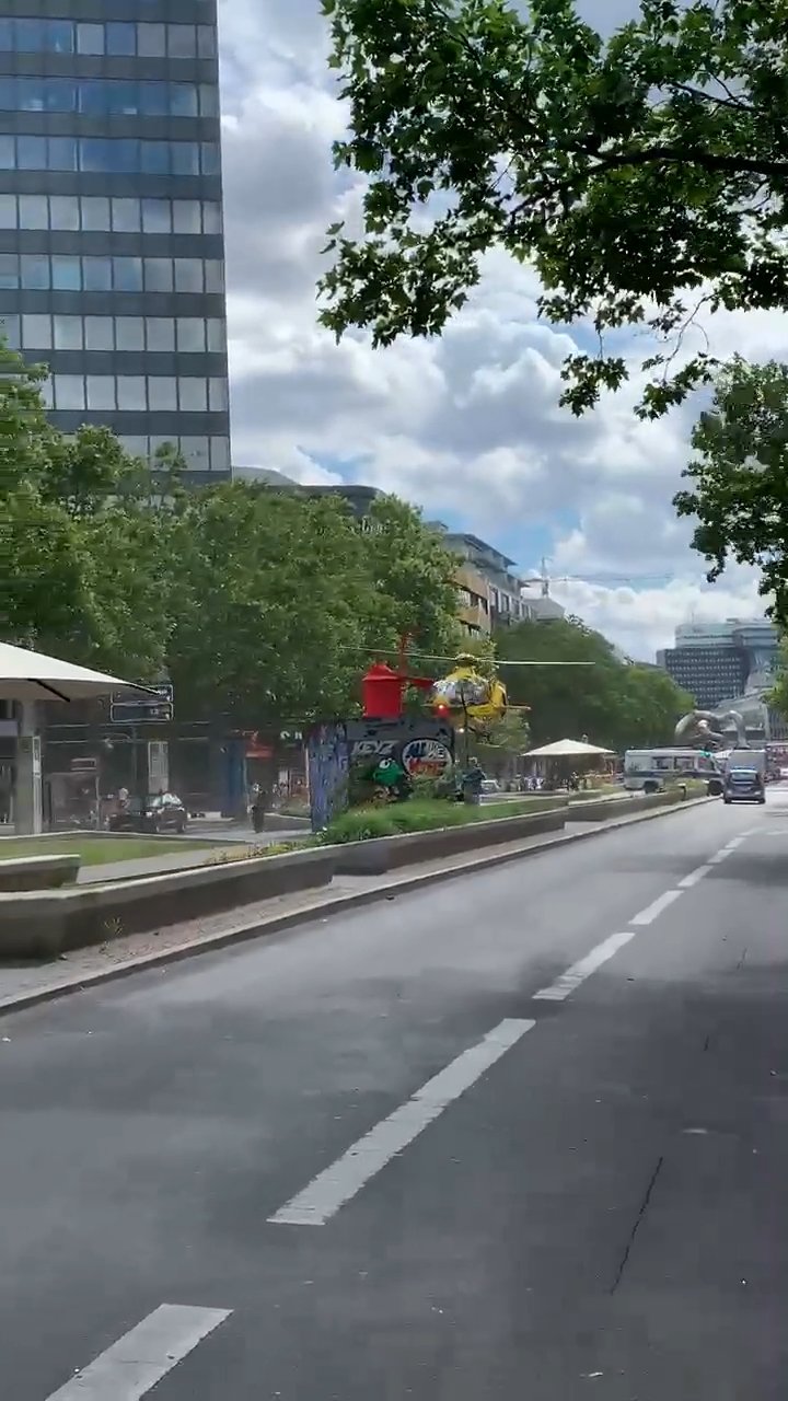 Berlin’de kalabalığın arasına dalan aracın şoförü yakalandı