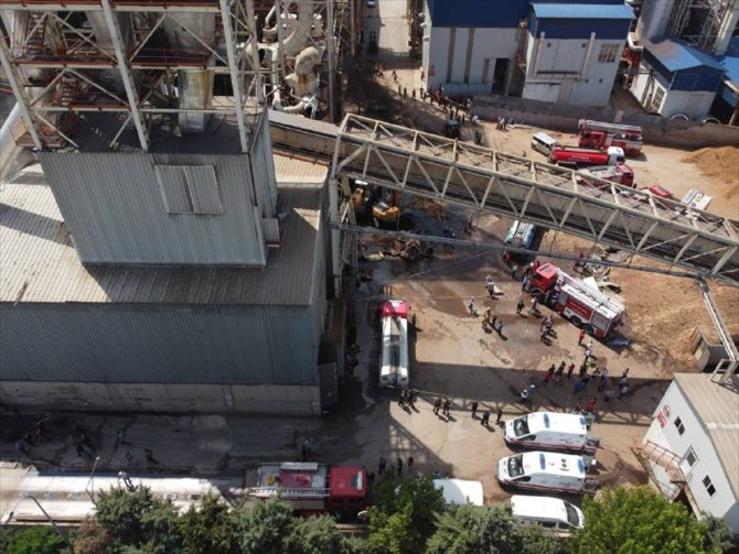 Patlamada yaralanan işçilerden biri yaşamını yitirdi