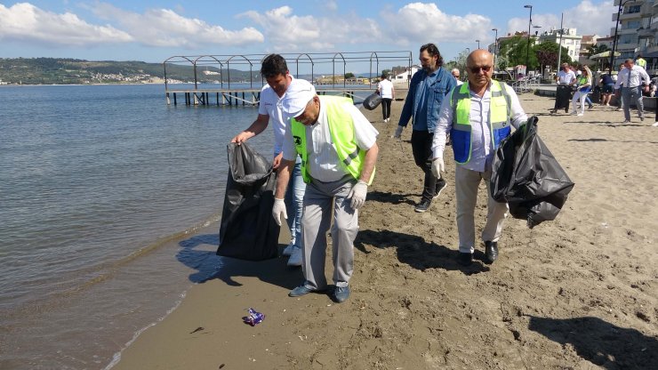 Çanakkale sahillerinde çöp temizliği