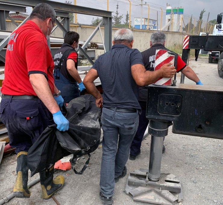 Devrilen vincin altında kalan operatör feci şekilde can verdi!