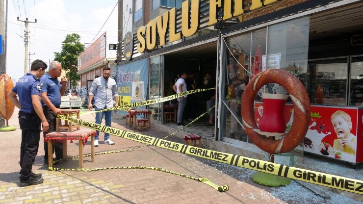 Ekmeği ucuza satan fırıncının iş yerine tüfekli saldırı kamerada