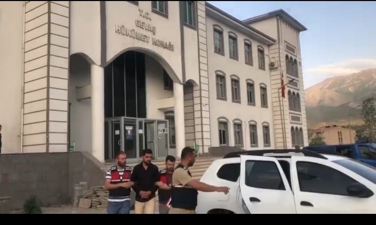 Göçmen kaçakçılarına finansal ve lojistik destek sağlayan şüpheli tutuklandı