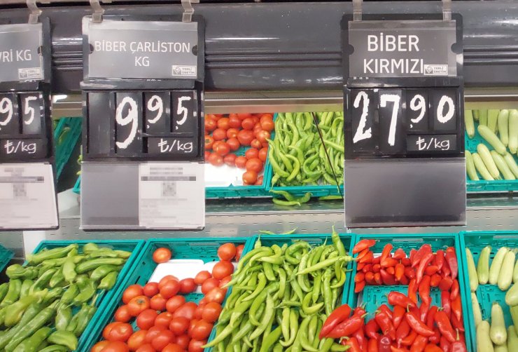 Halde kilosu 4 lira olan domates markette 14 lira