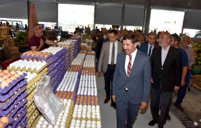 Kalenderhane Kapalı Pazar Marketi hizmete açıldı