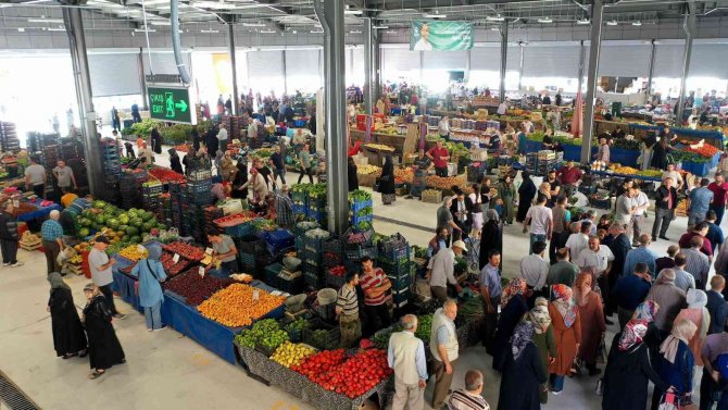 Kalenderhane Kapalı Pazar Marketi hizmete açıldı