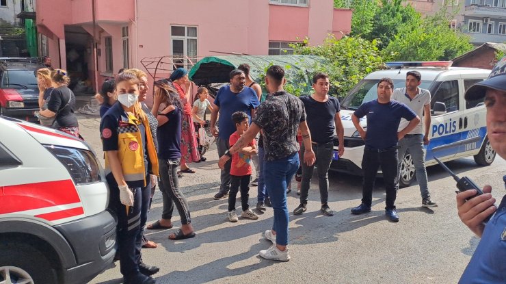 Kız kaçırmaya gelenler anne tepkisiyle karşılaşınca kaçtı