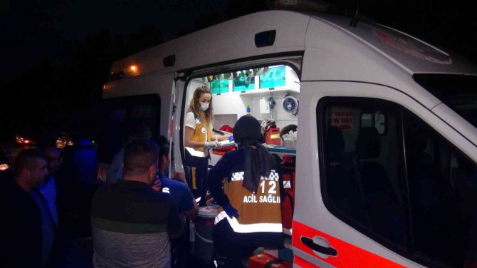 Kontrolden çıkan otomobil ağaca çarptı: 4 yaralı