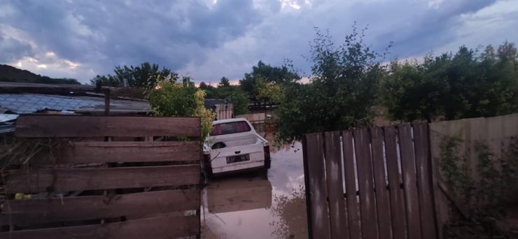 Konya'da sağanak yağış etkili oldu; 25 küçükbaş öldü