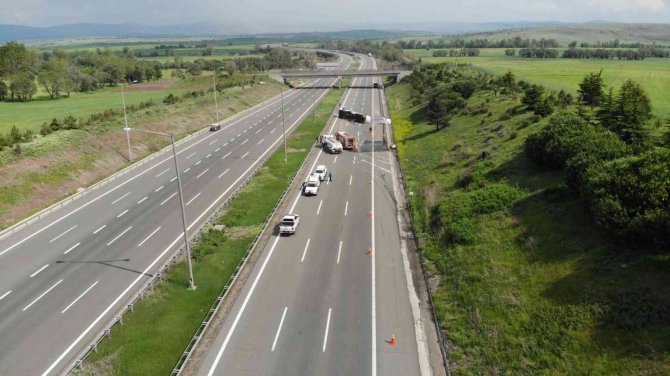 LPG tankeri devrildi, TEM otoyolu kapandı