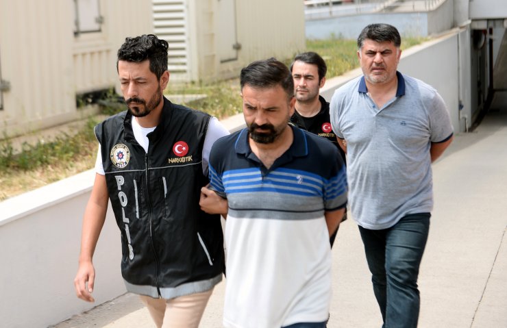 Margarin tenekelerinde esrar çıktı